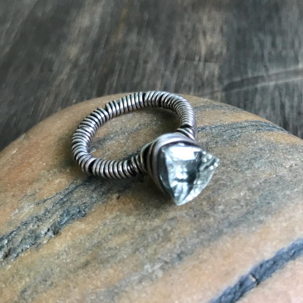 ARTISAN STERLING SILVER PRASIOLITE TRILLIANT RING